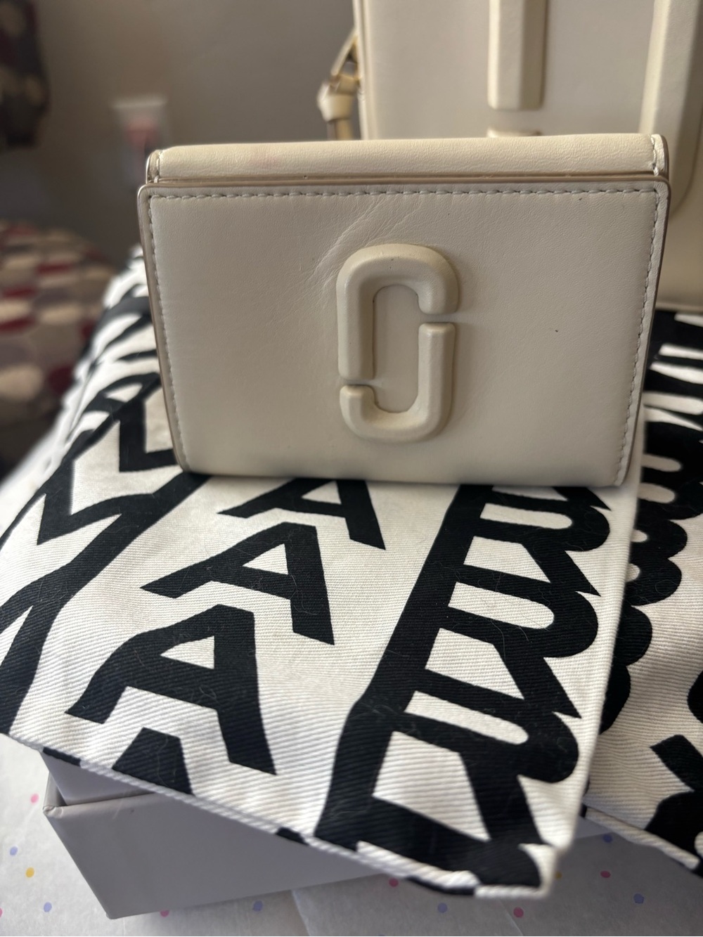 Marc Jacobs THE CUBE Beige matching with Beige WALLET♥️ - Picture 11 of 16